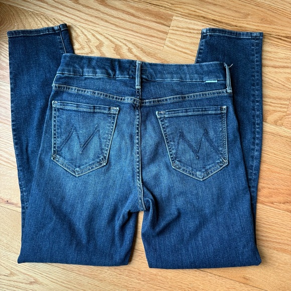 Mother The Looker Crop Jeans in On The Edge Dark Blue Wash in Size 27 - Picture 4 of 9